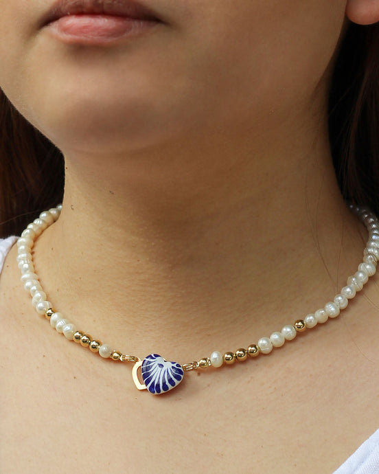 COLLAR PERLA MINI, ESFERA DORADA, PLACA Y BROQUEL CORAZON