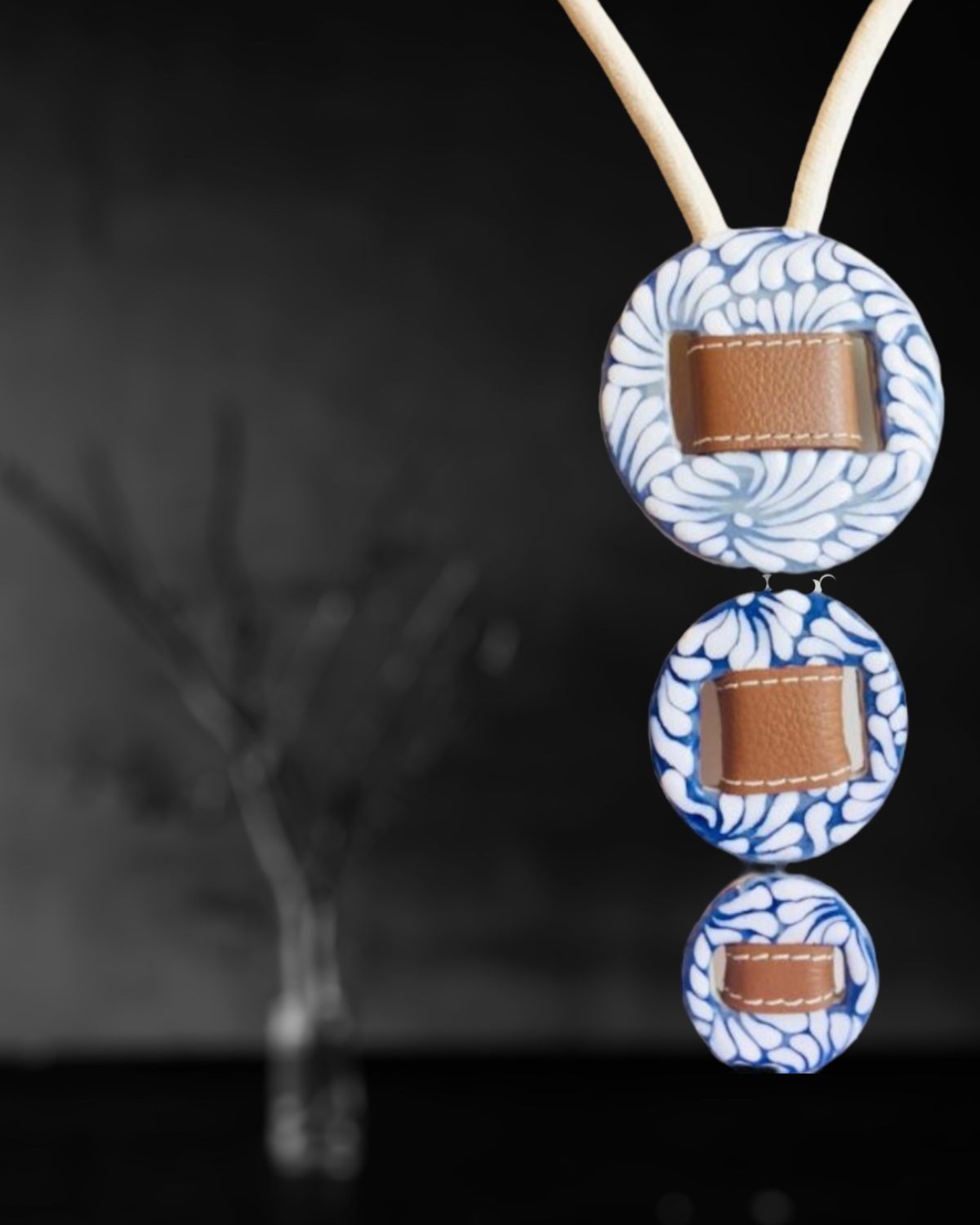 COLLAR CORDON BEIGE GRUESO, PIEL Y 3 CIRCULOS TALAVERA AZUL VERTICAL