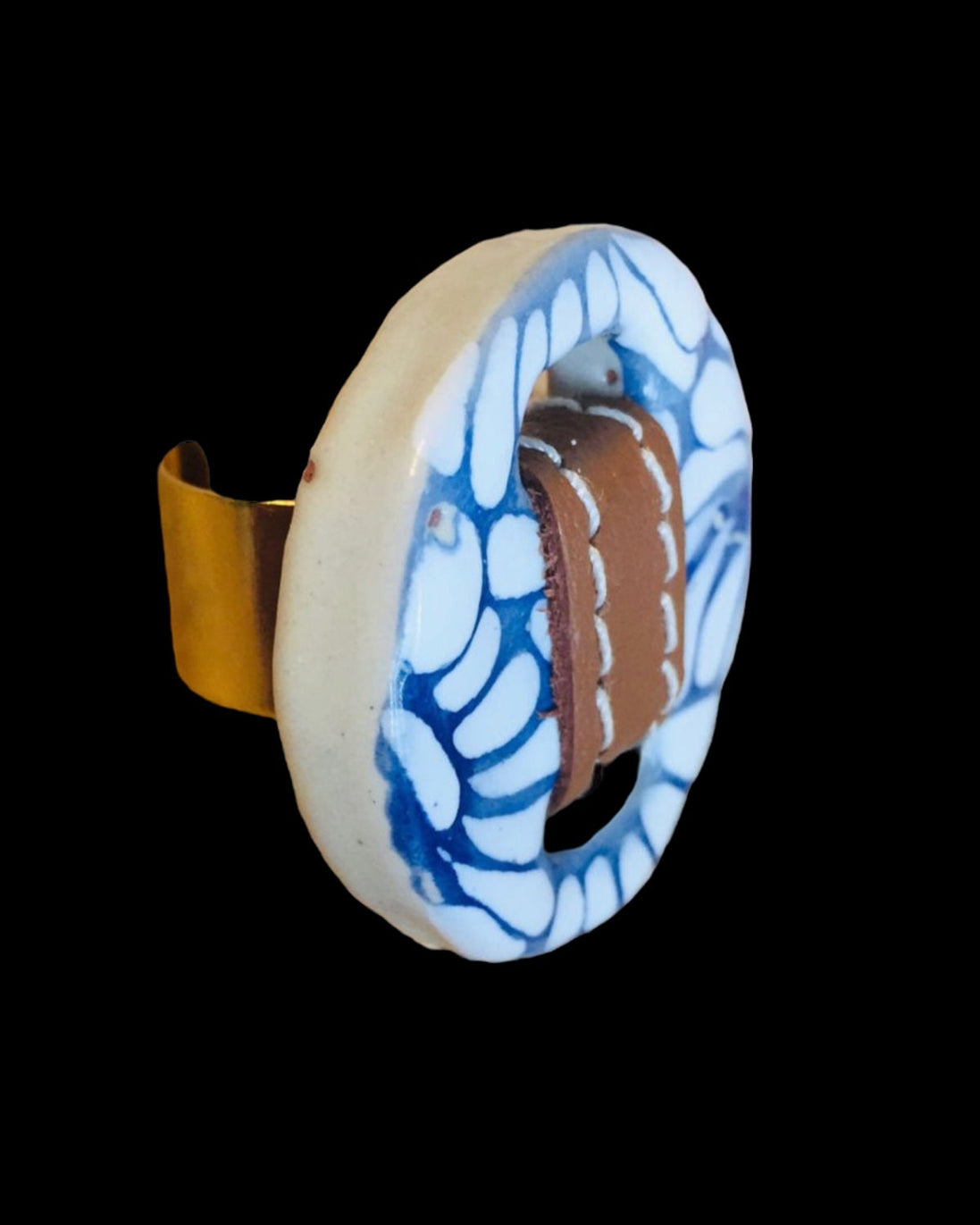 ANILLO DORADO PIEL Y TALAVERA
