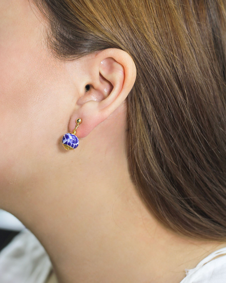 STUD EARRING
